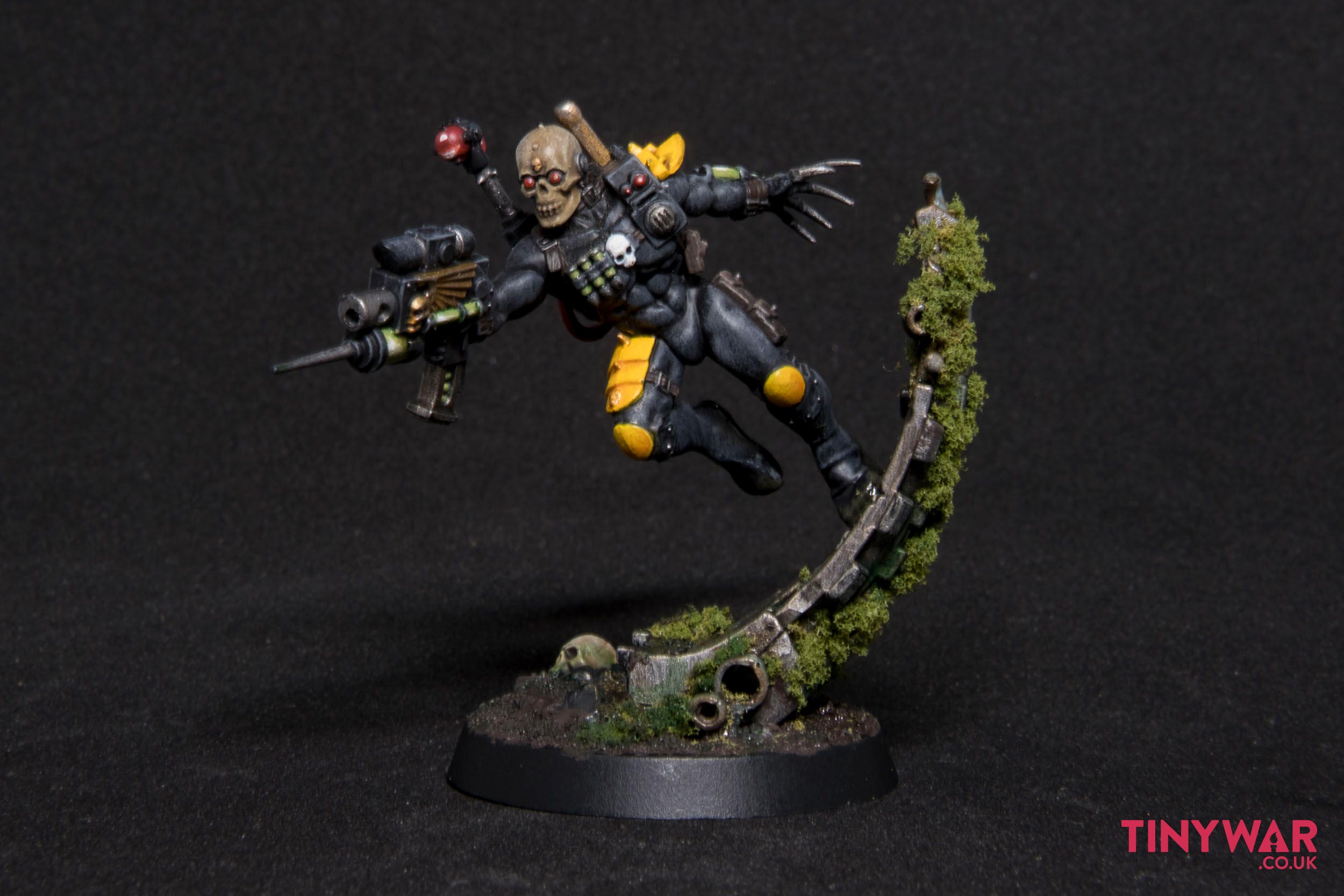 Warhammer 40,000 Eversor Assassin commission painted.